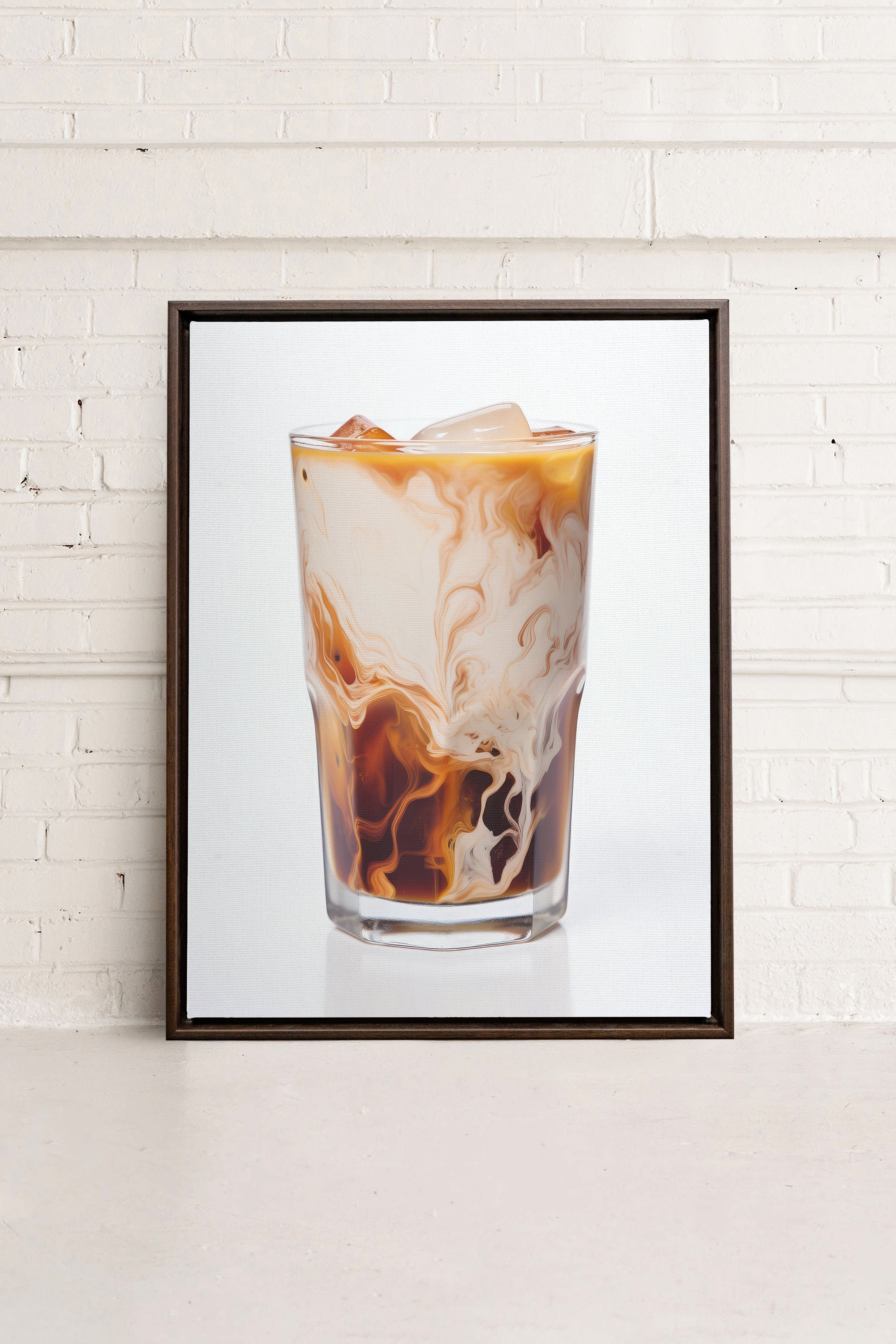 OLEKA CANVAS - ICED COFFEE, Oeuvre sur toile étirée, encadré Brun Noyer