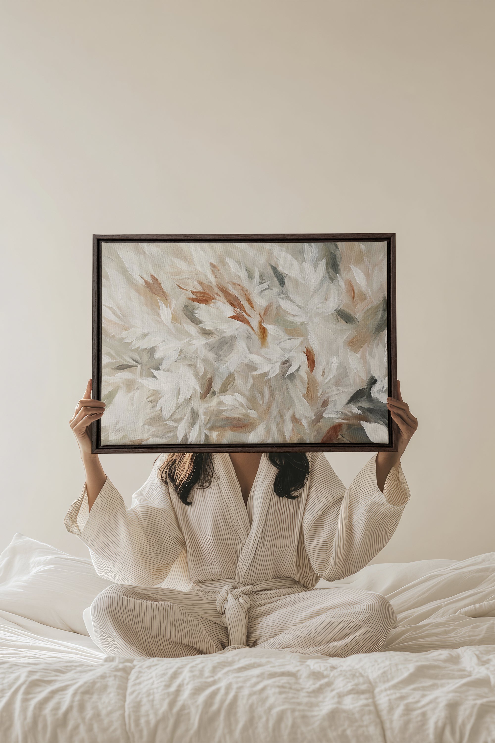 OLEKA CANVAS - SOUFFLE DE PLUMES, Oeuvre sur toile étirée, encadré Brun Noyer