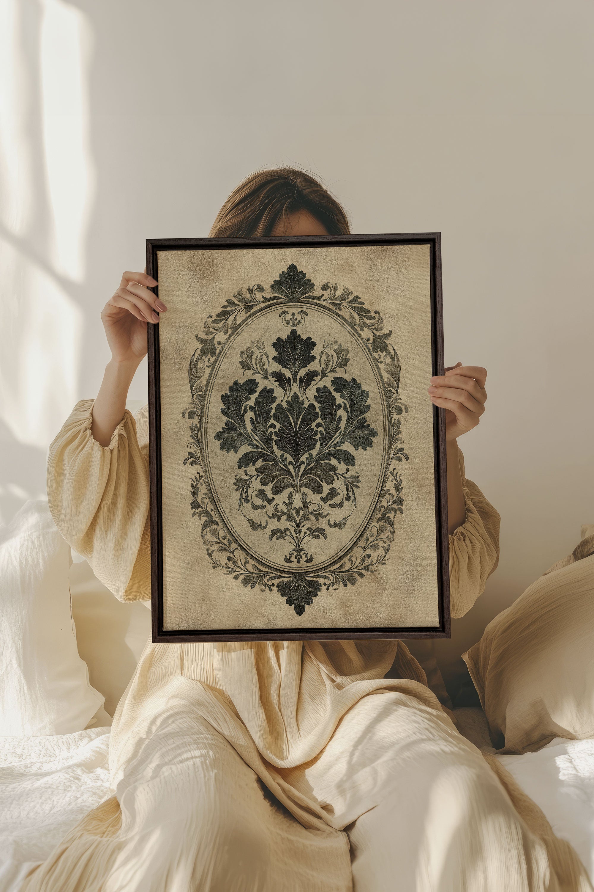 OLEKA CANVAS - FLORAL MAJESTY, Oeuvre sur toile étirée, encadré Brun Noyer