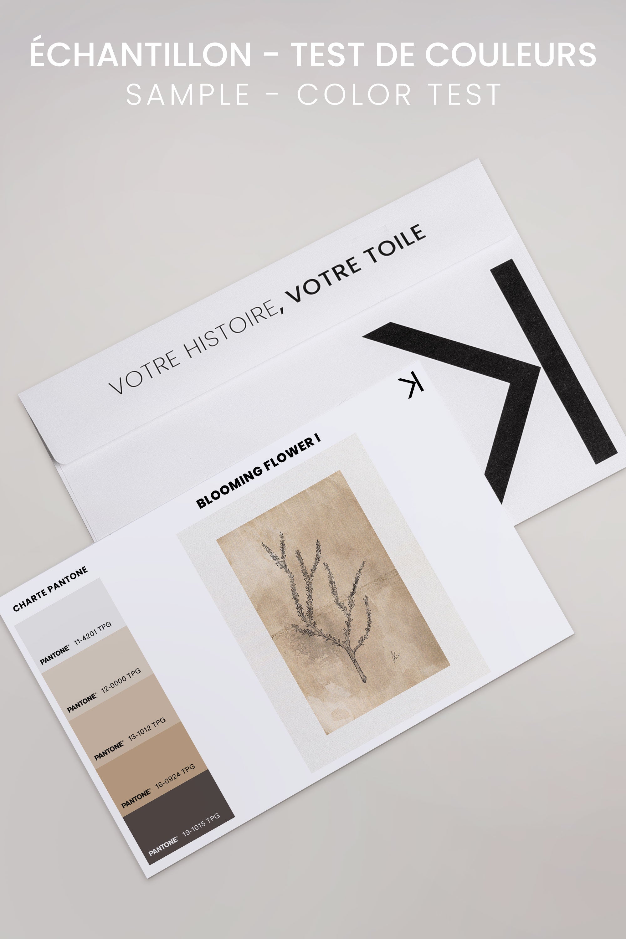 OLEKA CANVAS - BLOOMING FLOWER I, Oeuvre sur toile étirée, encadré Brun Chêne