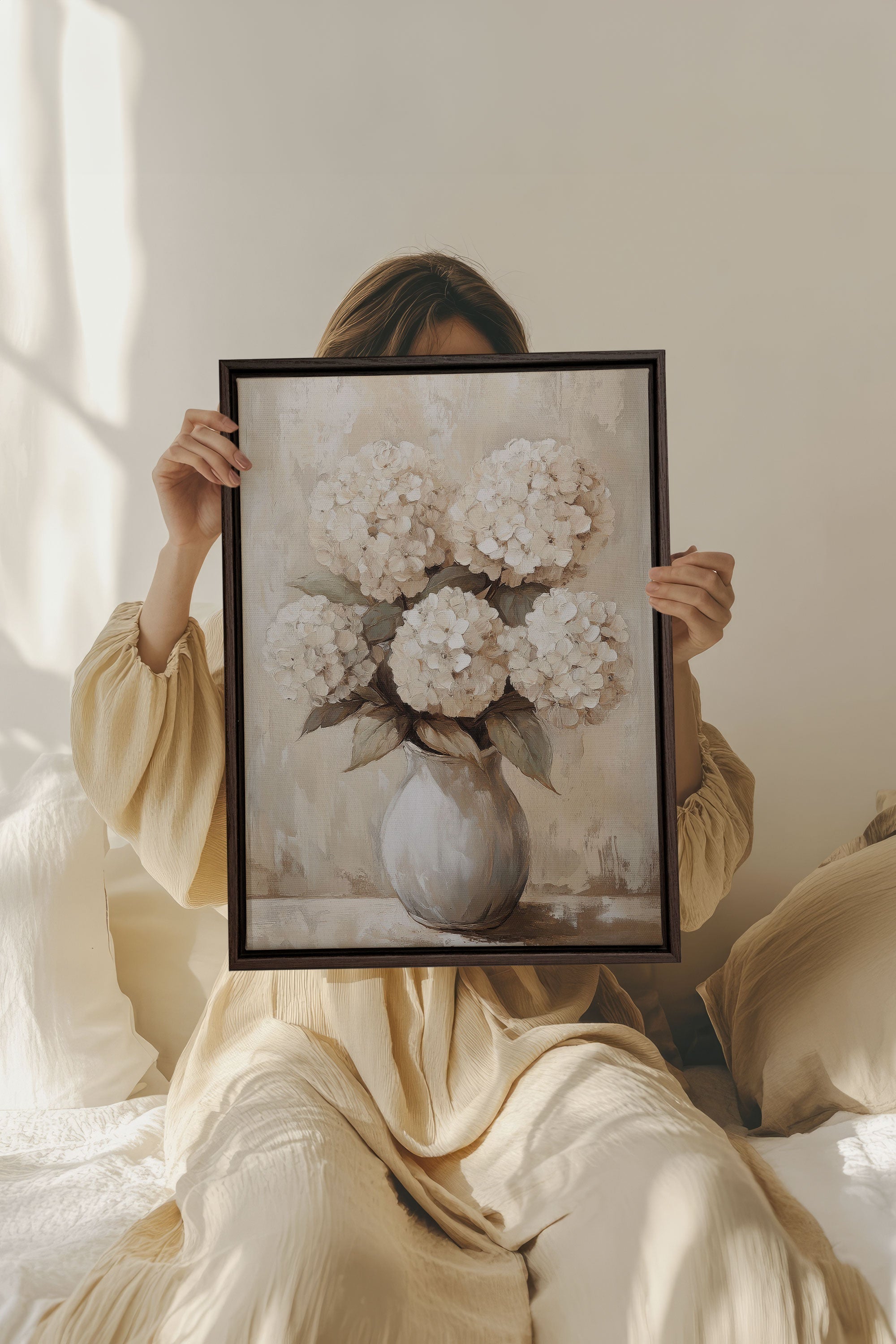 OLEKA CANVAS - IVORY BLOOMS, Oeuvre sur toile étirée, encadré Brun Noyer