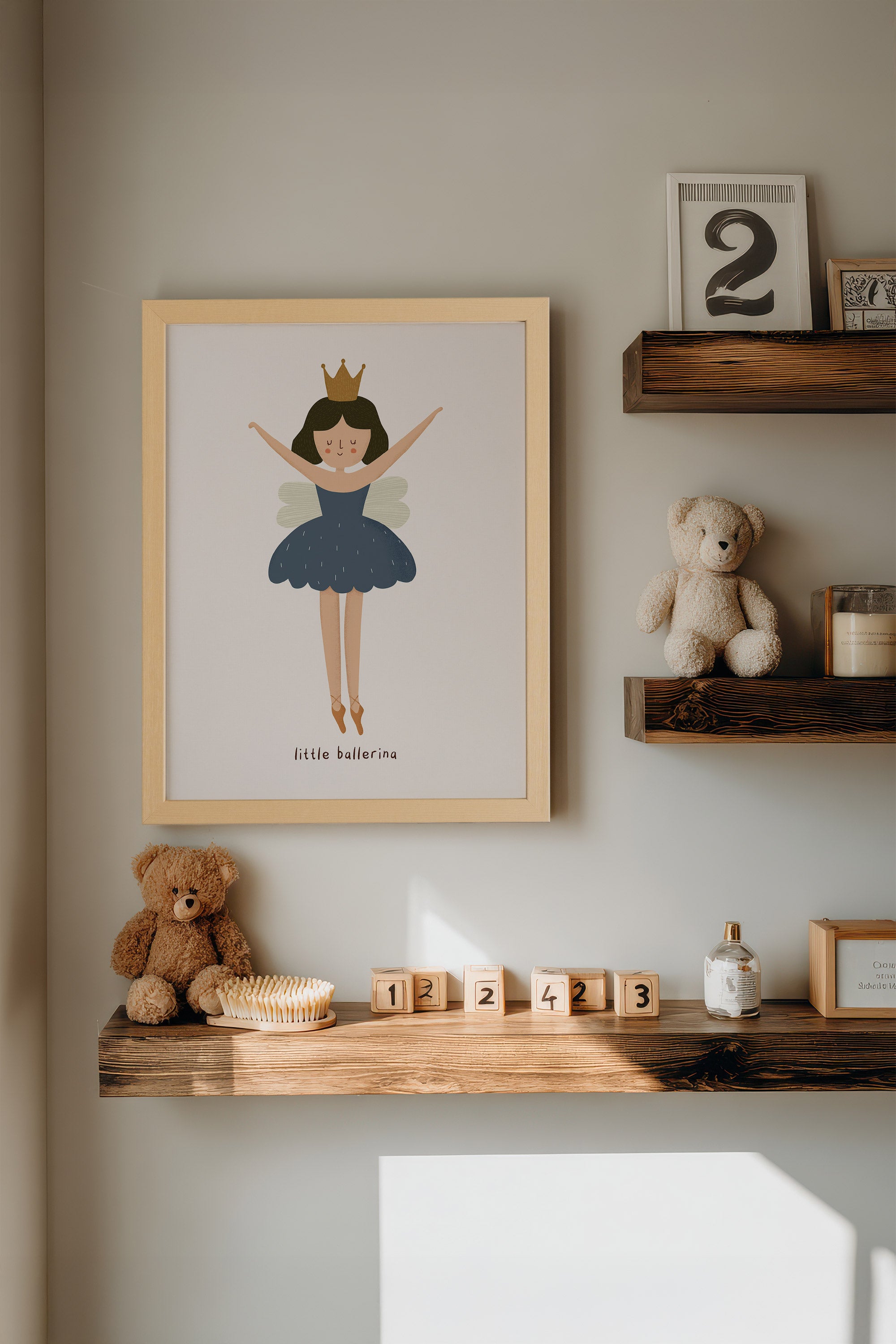 PETITE BALLERINE, Oeuvre sur toile rigide, encadré Naturel Clair