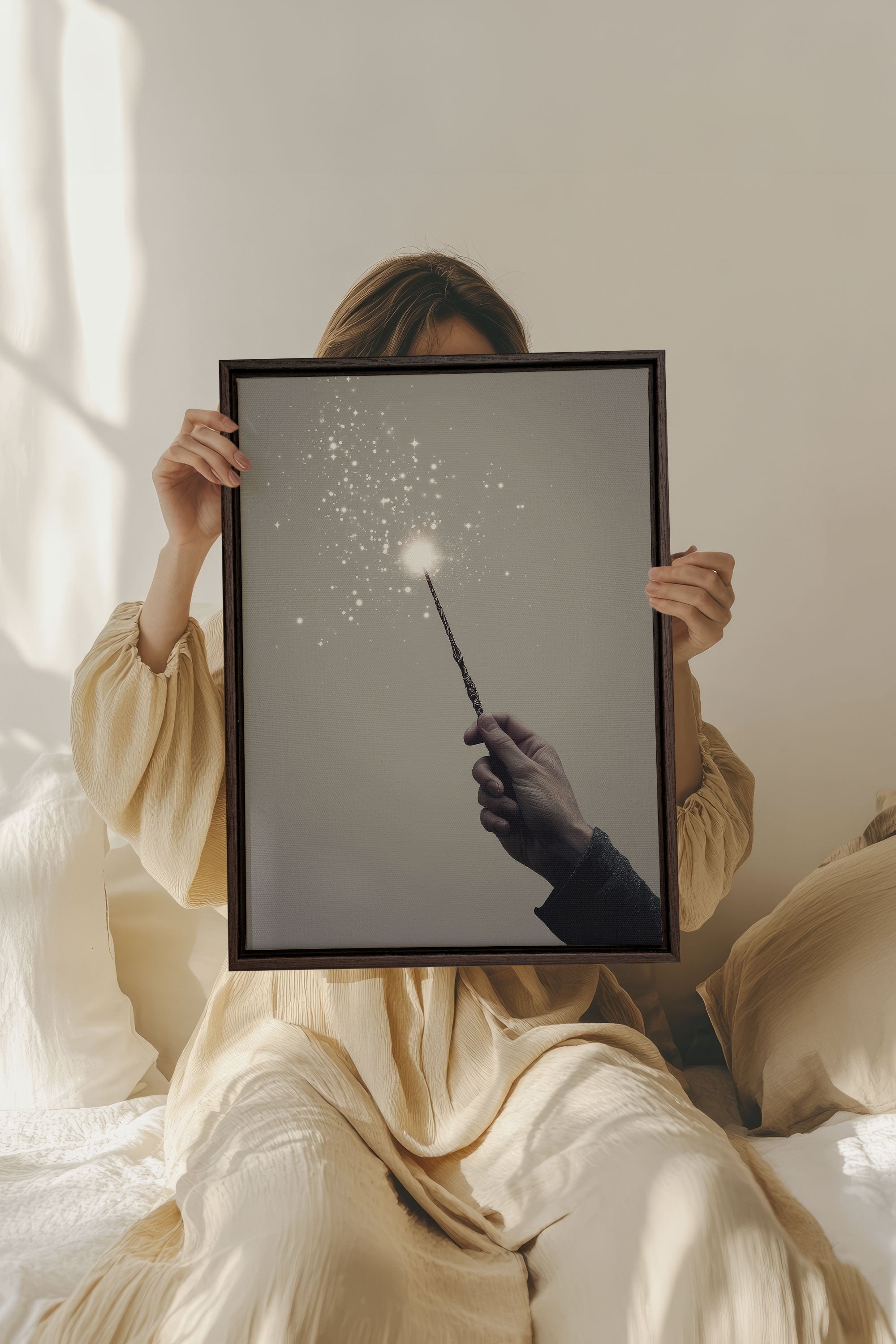 OLEKA CANVAS - SPARK OF MAGIC, Oeuvre sur toile étirée, encadré Brun Noyer