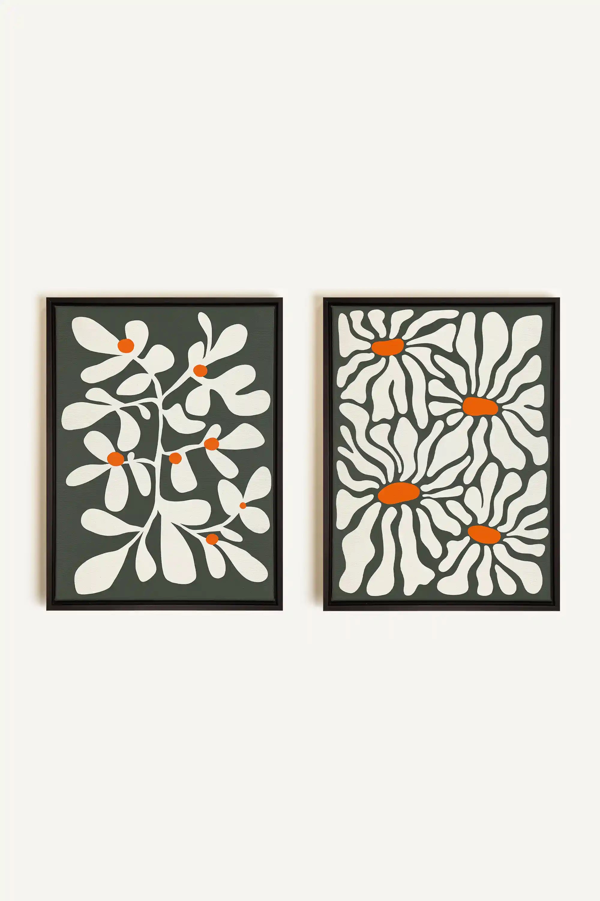 PÉTALES EN FUSION, 2 Works on stretched canvas, black framed