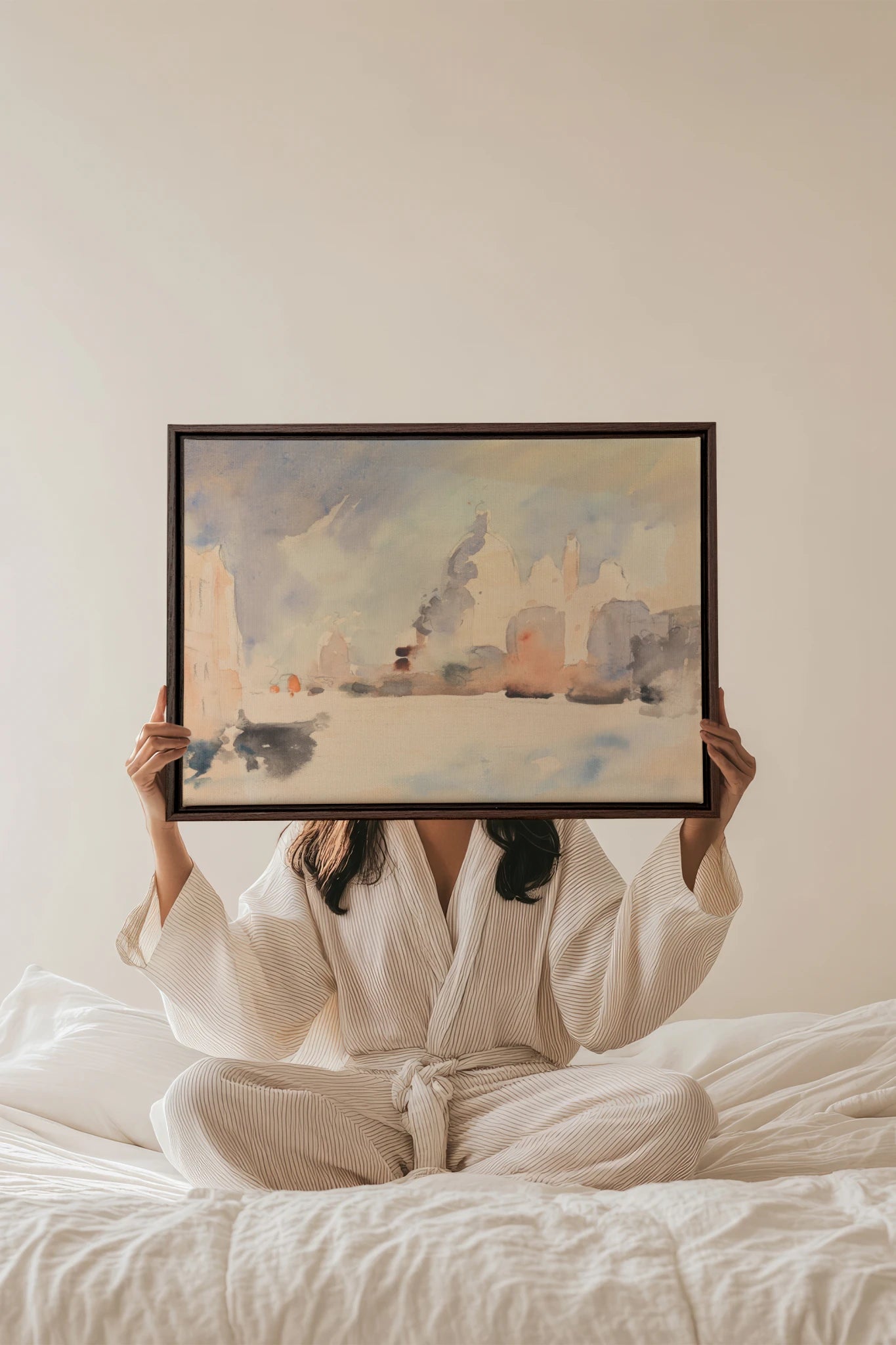 CITY IN MIST, Oeuvre sur toile étirée, encadré Brun Noyer