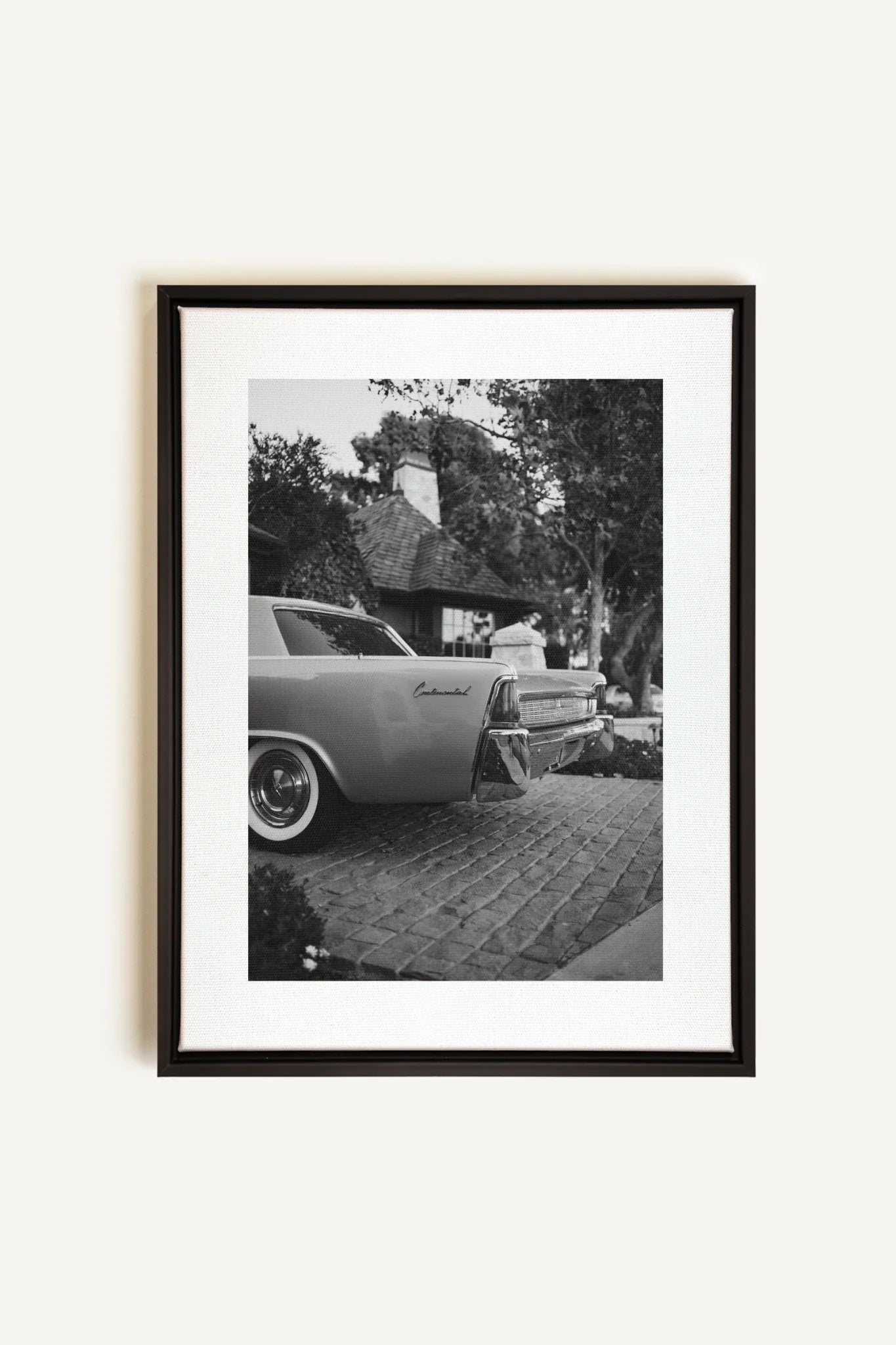 OLEKA CANVAS - CONTINENTAL CHARM, Oeuvre sur toile étirée, encadré Noir