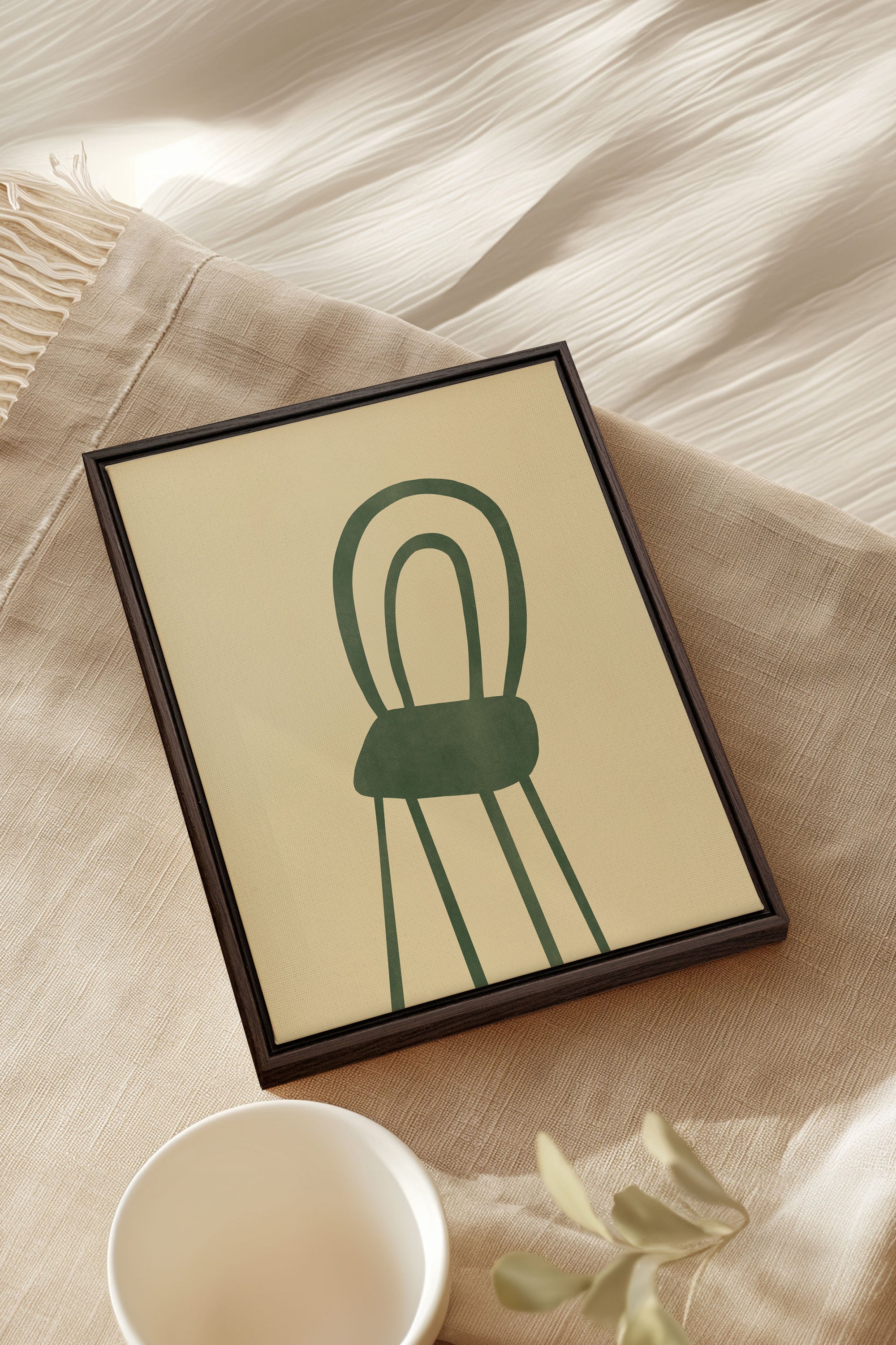 OLEKA CANVAS - THE GREEN CHAIR, Oeuvre sur toile étirée, encadré Brun Noyer