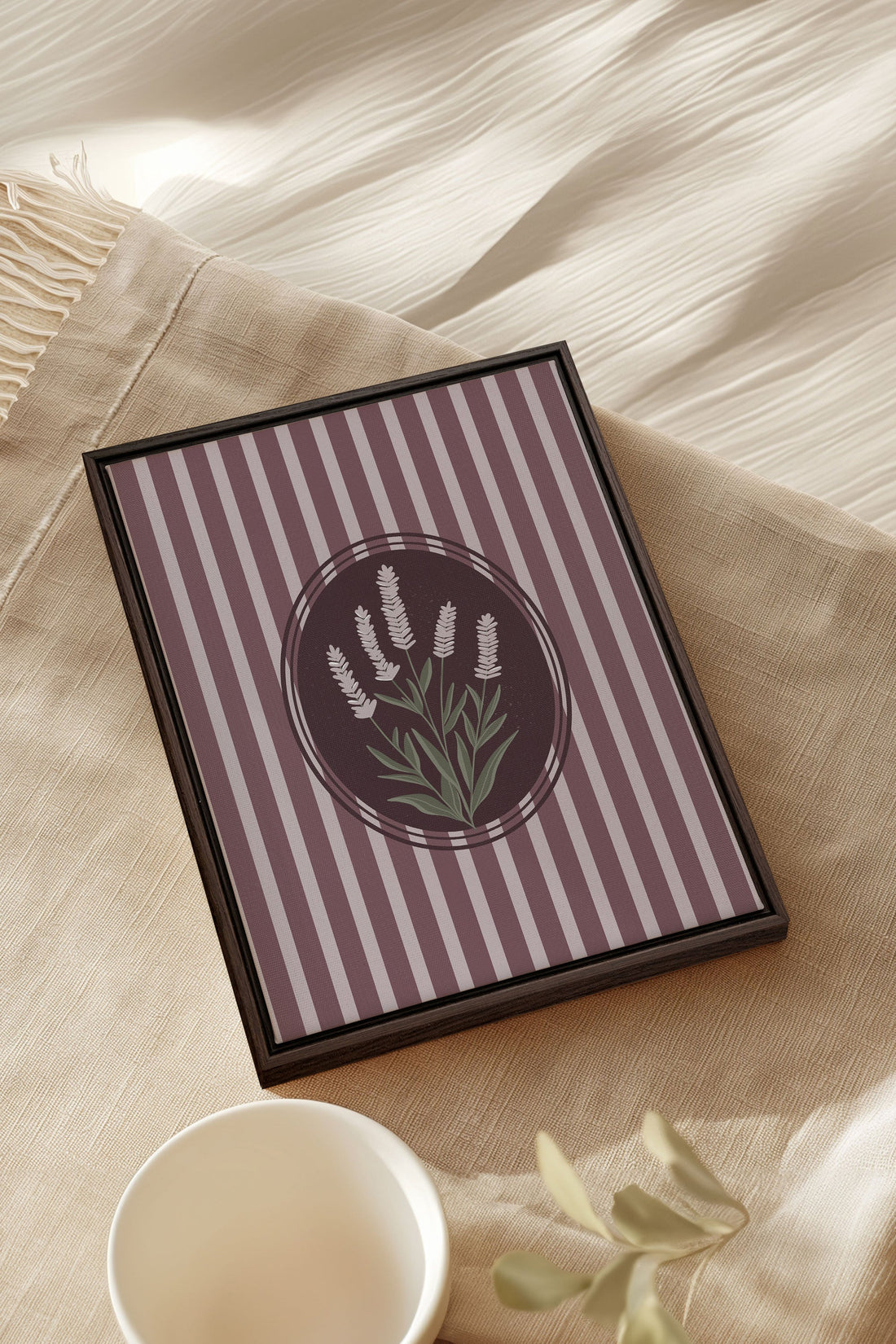 OLEKA CANVAS - LAVENDER STRIPES, Oeuvre sur toile étirée, encadré Brun Noyer