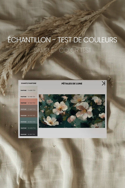 PÉTALES DE LUNE, Oeuvre sur toile étirée, encadré Naturel Clair