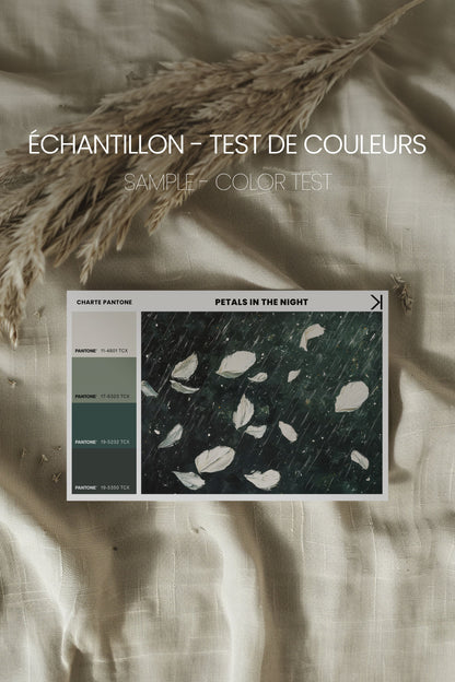 OLEKA CANVAS - PETALS IN THE NIGHT, Oeuvre sur toile étirée, encadré Noir