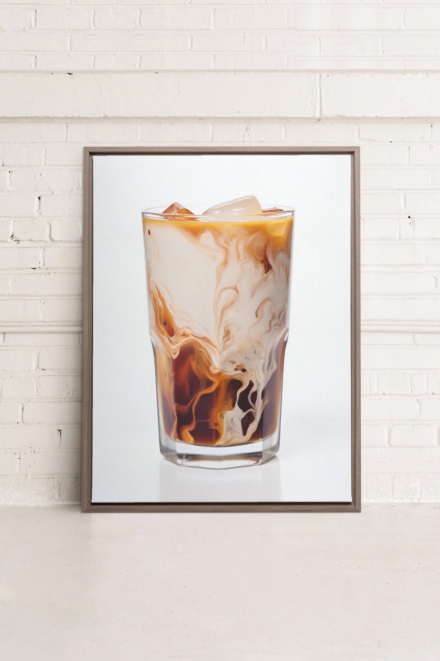 OLEKA CANVAS - ICED COFFEE, Oeuvre sur toile étirée, encadré Brun Chêne