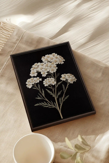 NATURAL GRACE, Oeuvre sur toile étirée, encadré Brun Noyer