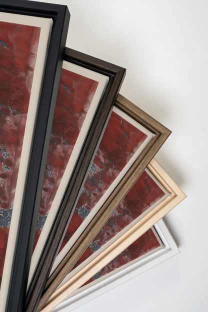 ROUGE POLAIRE, Oeuvre sur toile étirée, encadré Brun Chêne