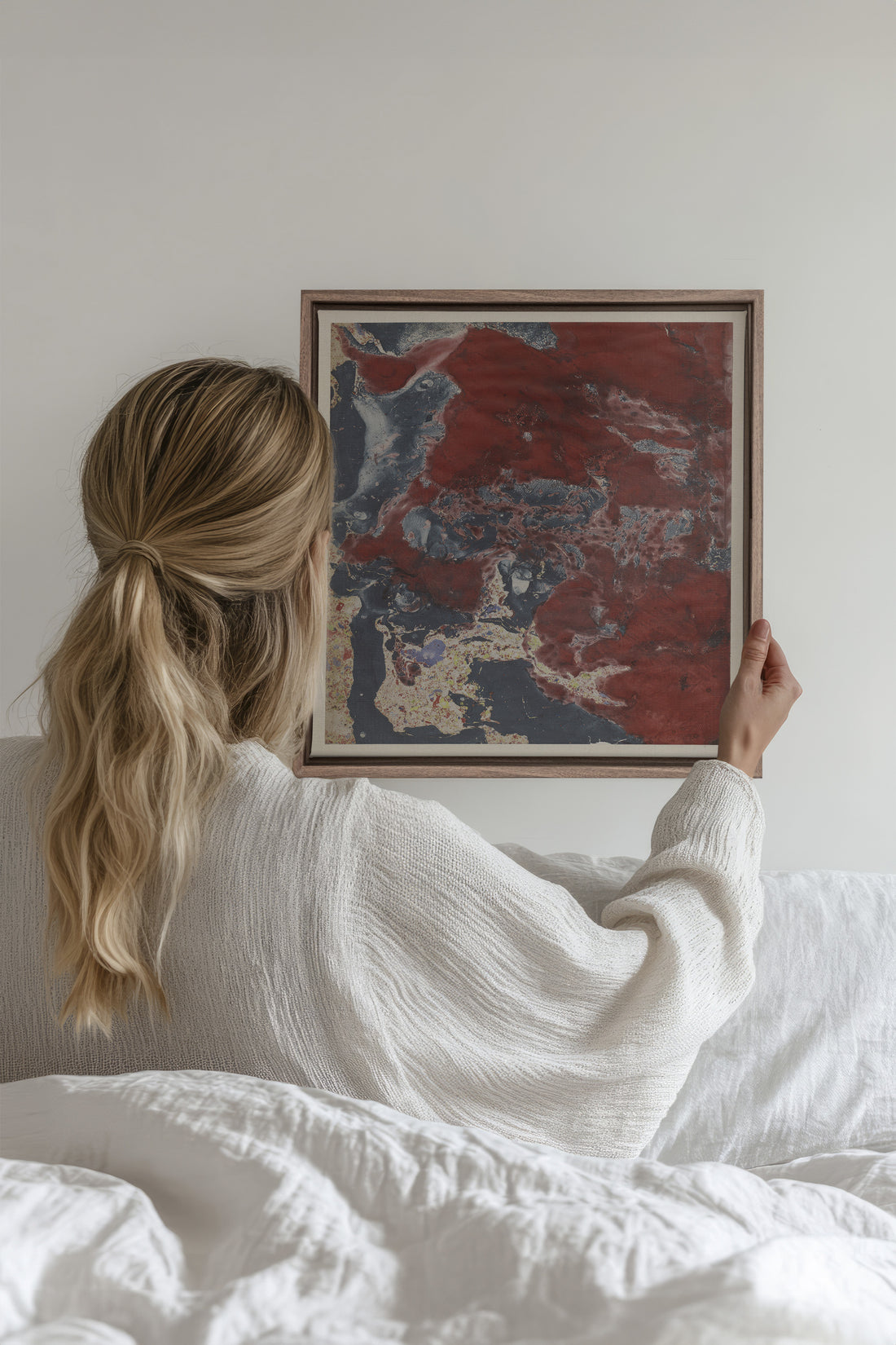ROUGE POLAIRE, Oeuvre sur toile étirée, encadré Brun Chêne