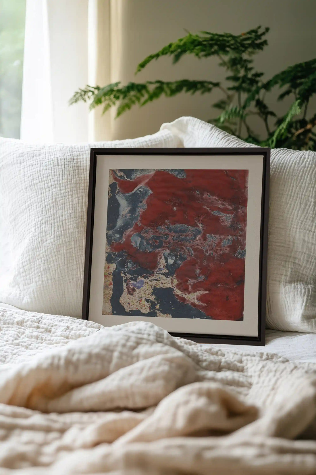 ROUGE POLAIRE, Oeuvre sur toile étirée, encadré Noir