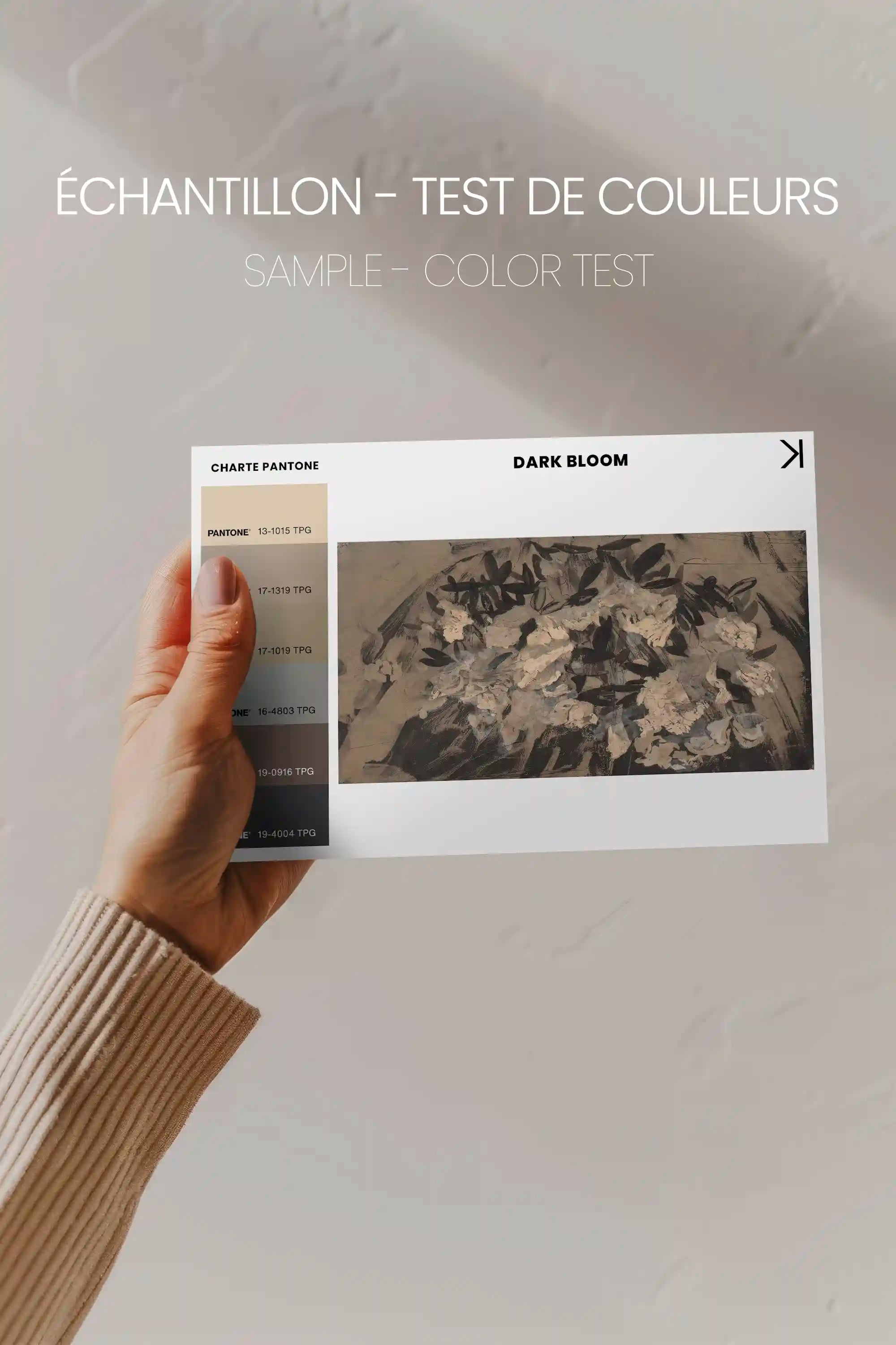 DARK BLOOM, Oeuvre sur toile étirée, encadré Brun Chêne