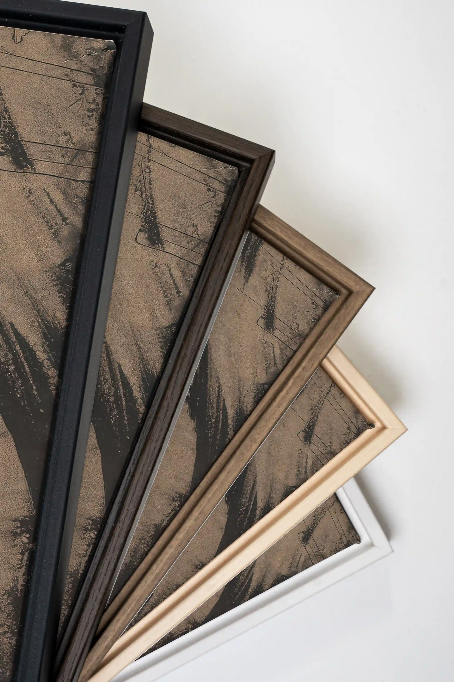 DARK BLOOM, Oeuvre sur toile étirée, encadré Brun Chêne