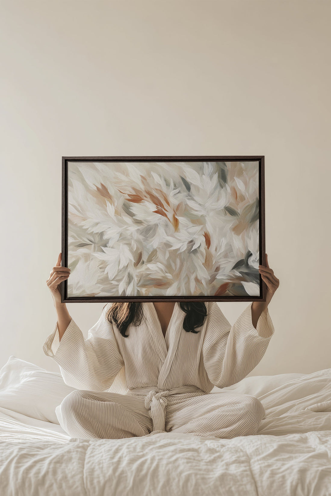 OLEKA CANVAS - SOUFFLE DE PLUMES, Oeuvre sur toile étirée, encadré Brun Noyer