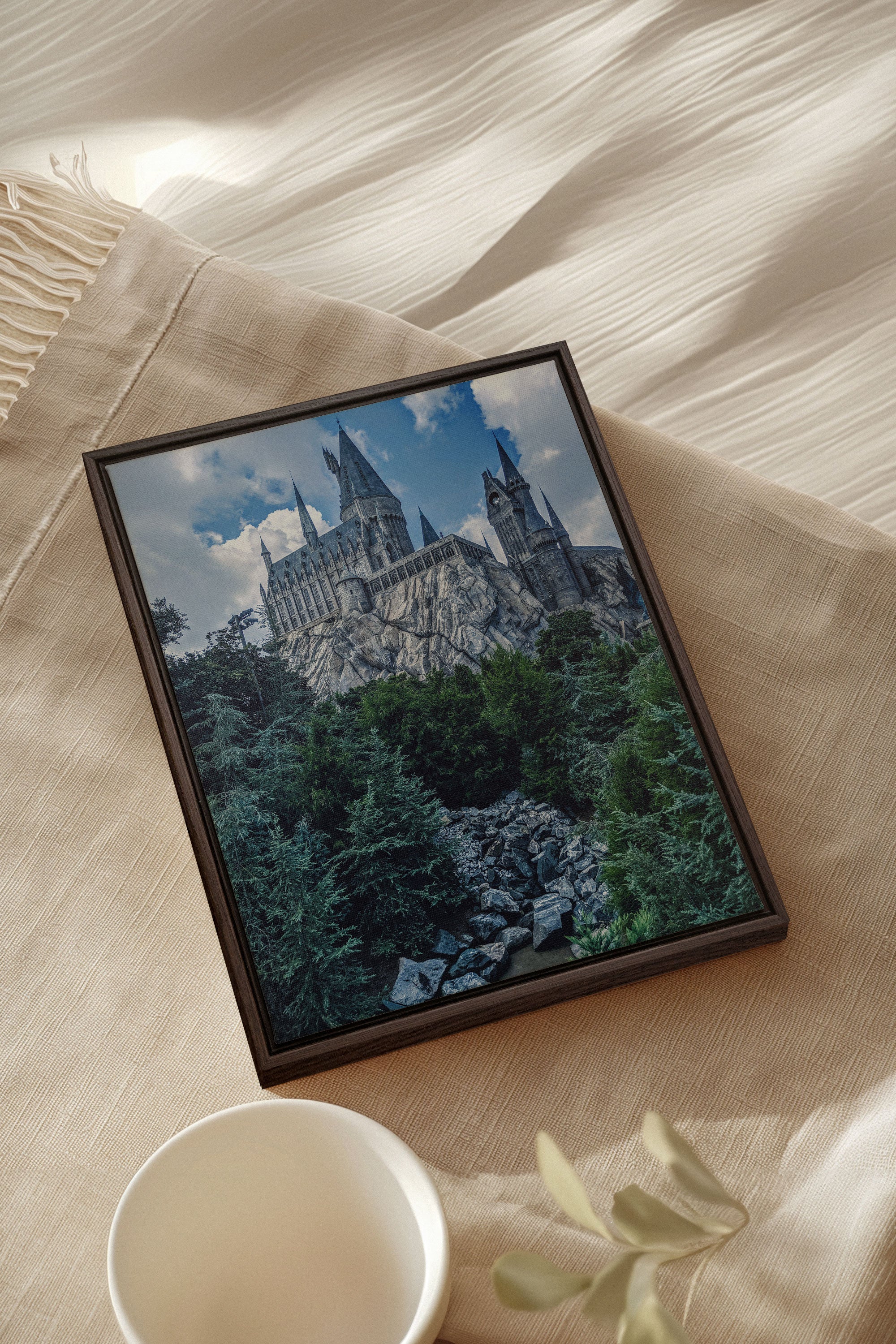 OLEKA CANVAS - FORTRESS OF KNOWLEDGE, Oeuvre sur toile étirée, encadré Brun Noyer