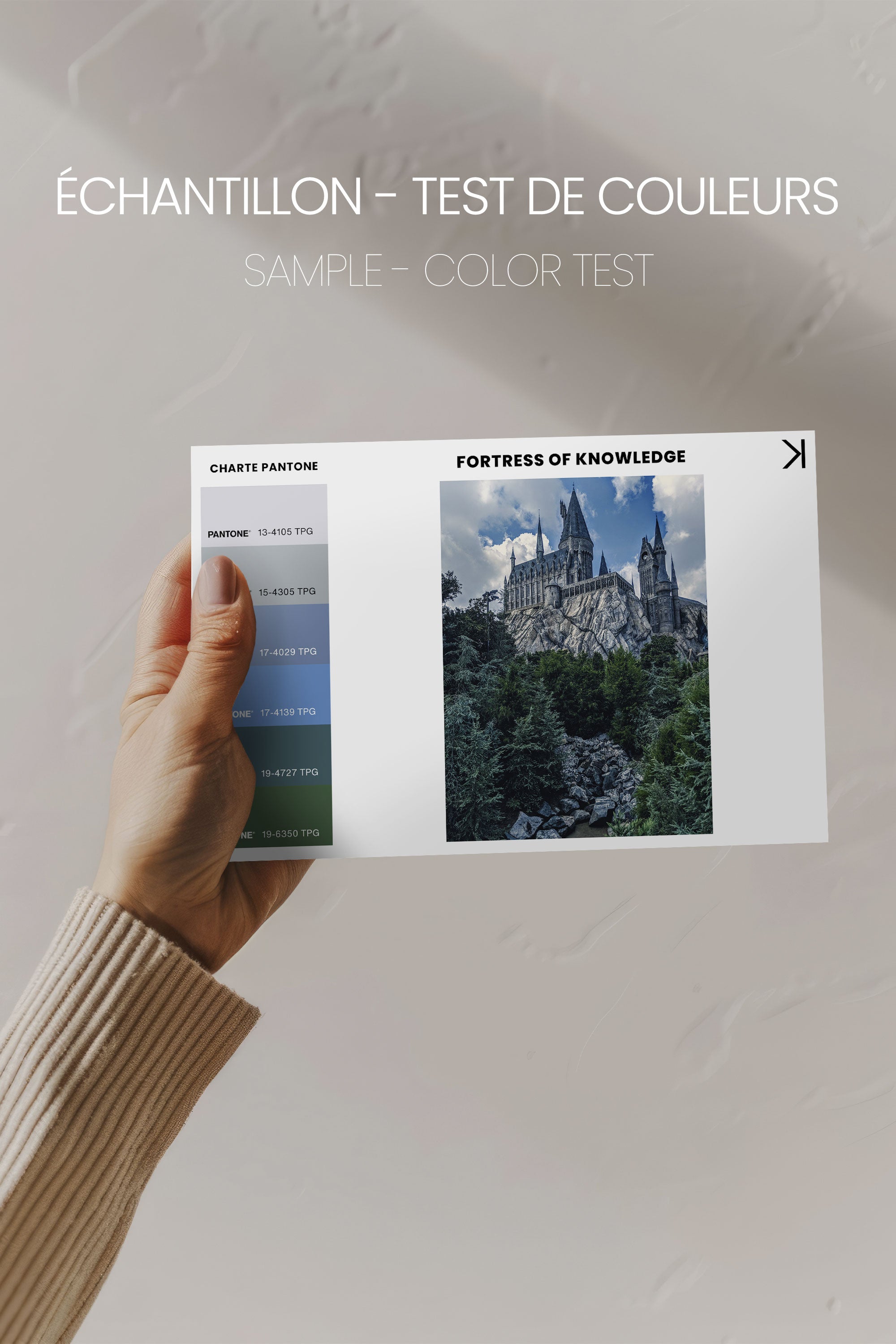 OLEKA CANVAS - FORTRESS OF KNOWLEDGE, Oeuvre sur toile étirée, encadré Blanc