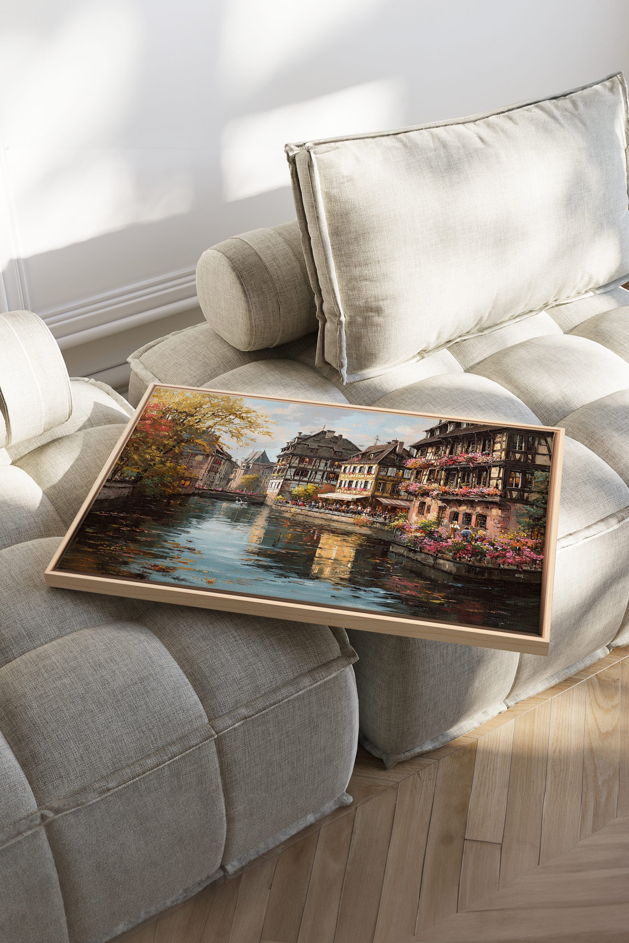 OLEKA CANVAS - CANAL OF PETALS, Oeuvre sur toile étirée, encadré Naturel Clair