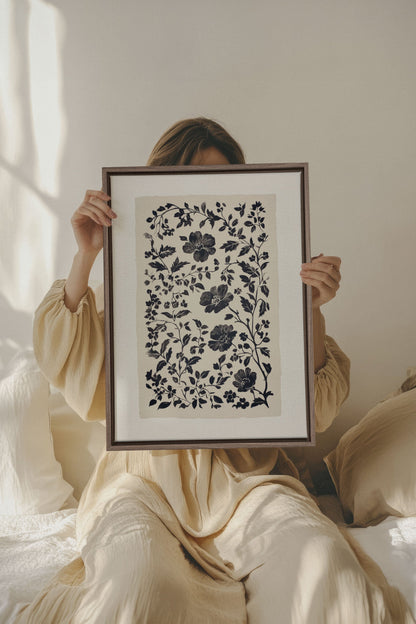 OLEKA CANVAS - FLORAL SHADOW, Oeuvre sur toile étirée, encadré Brun Chêne