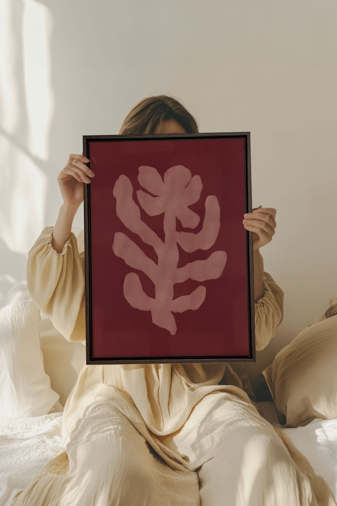 OLEKA CANVAS - RED CHERRY, Oeuvre sur toile étirée, encadré Brun Noyer