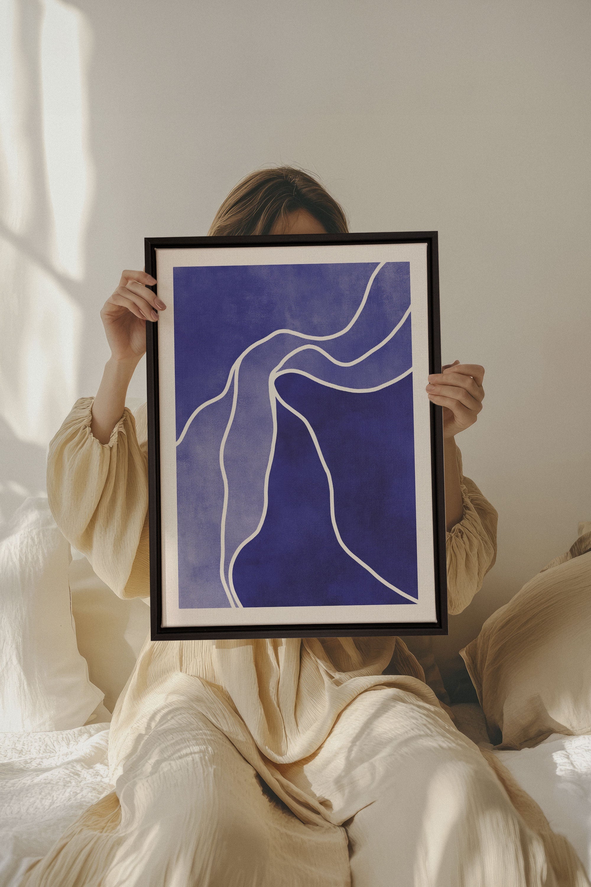 OLEKA CANVAS - REFLET INDIGO, Oeuvre sur toile étirée, encadré Noir