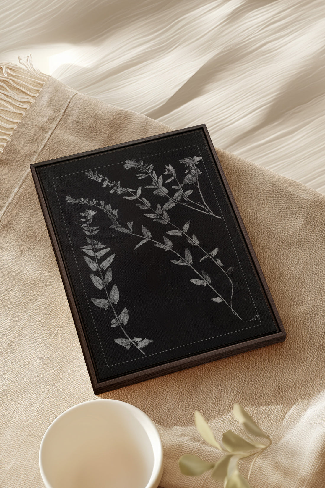 PRESSED MEMORIES, Oeuvre sur toile étirée, encadré Brun Noyer