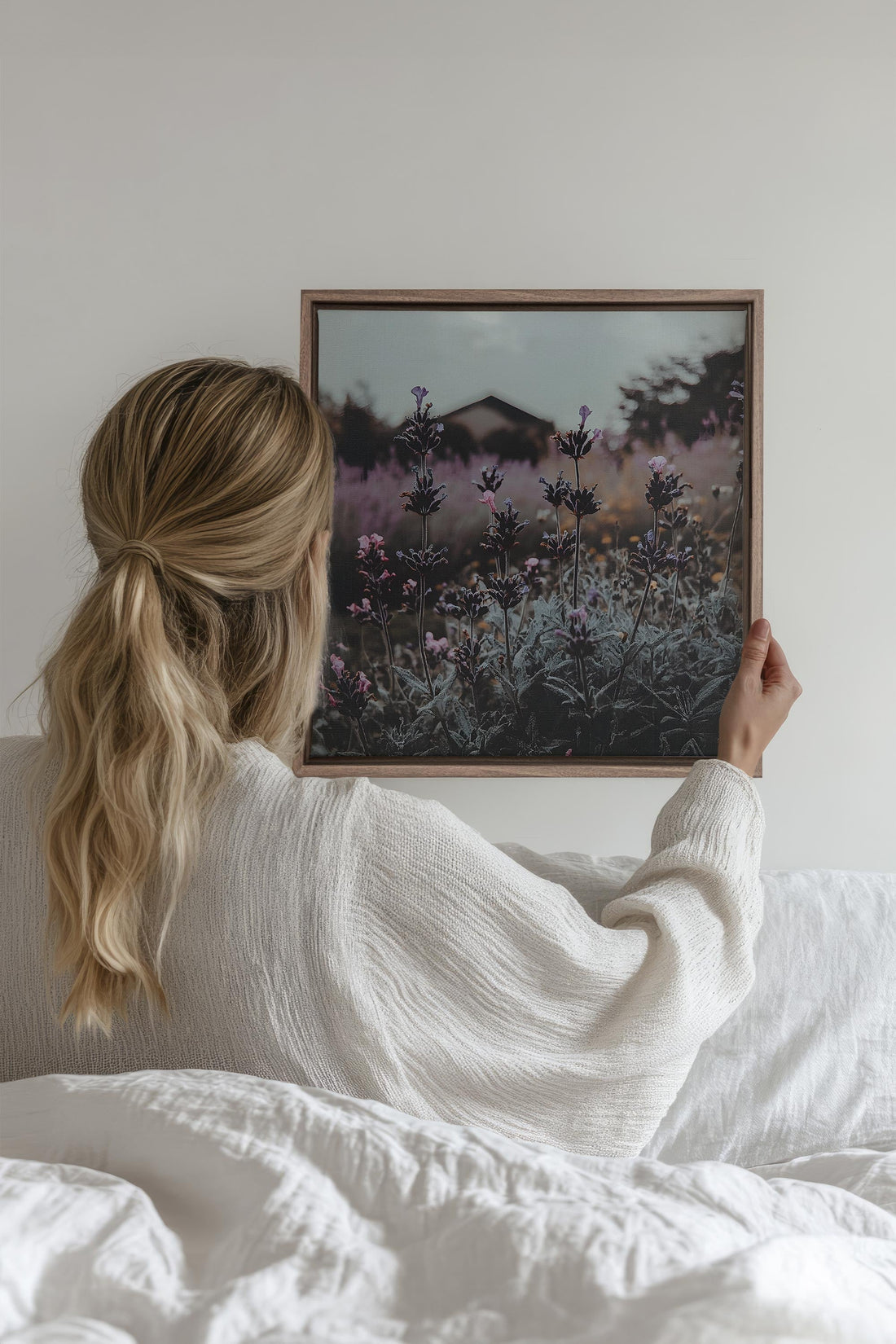 OLEKA CANVAS - SOUFFLE LAVANDE, Oeuvre sur toile étirée, encadré Brun Chêne