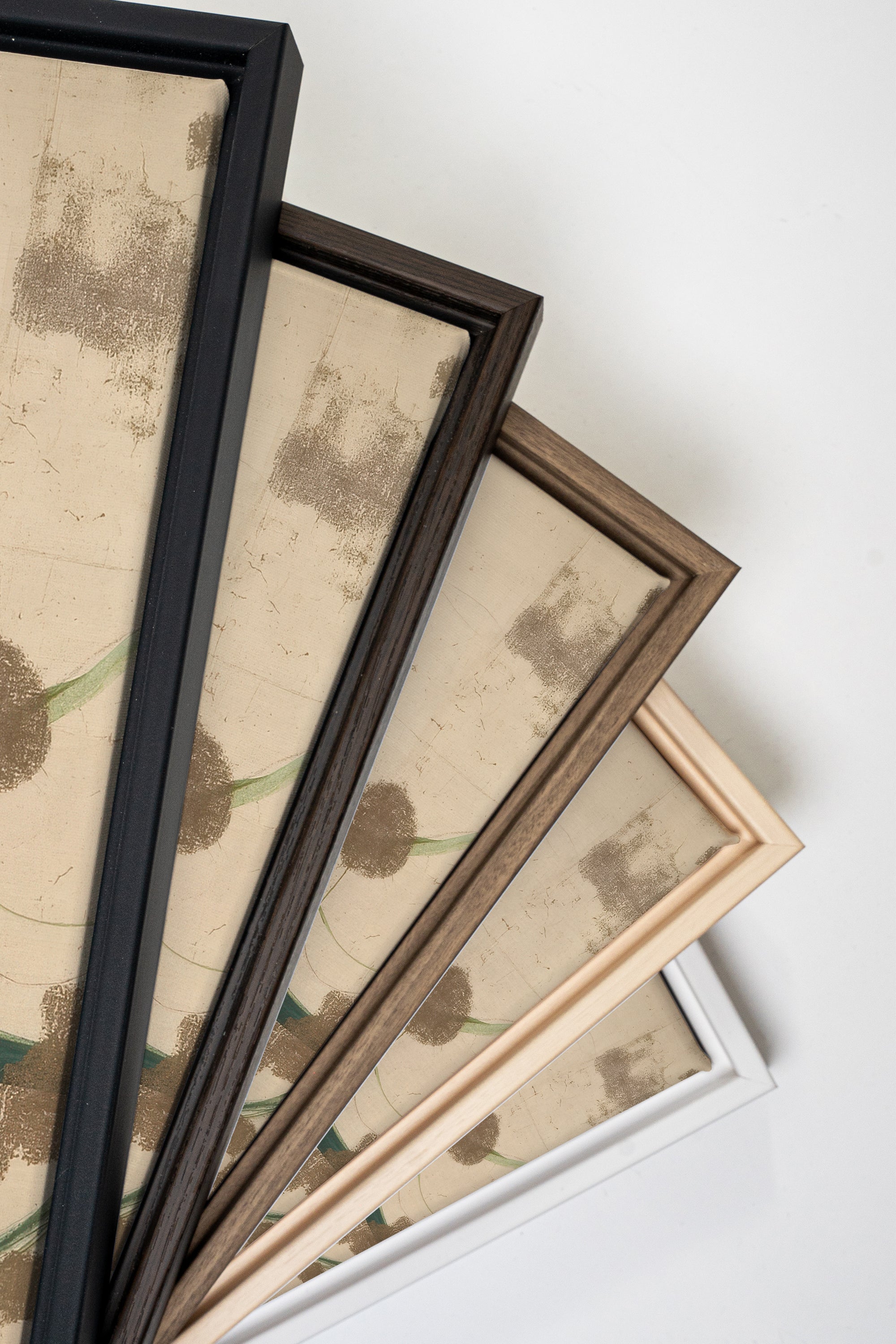 LES ABSENTES, Oeuvre sur toile étirée, encadré Brun Chêne