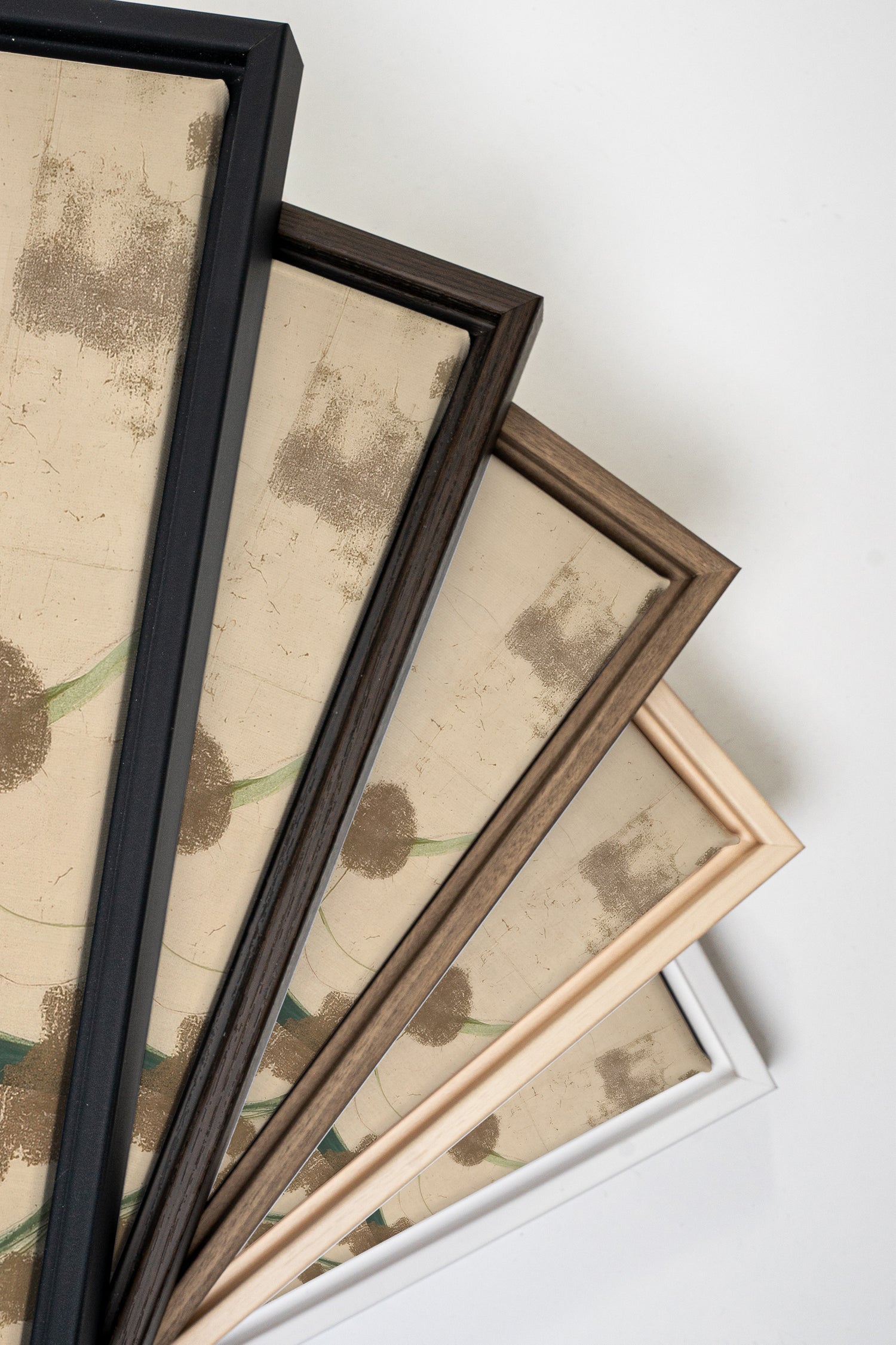 LES ABSENTES, Oeuvre sur toile étirée, encadré Brun Noyer