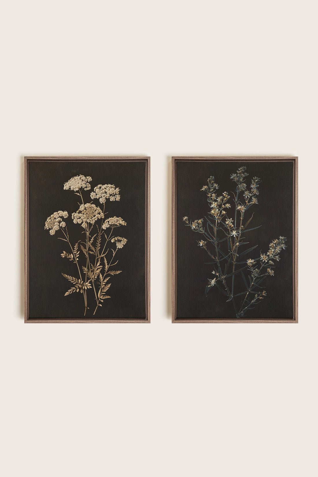DUO FLEURS PRÉCIEUSES, 2 Works on stretched canvas, framed Oak Brown