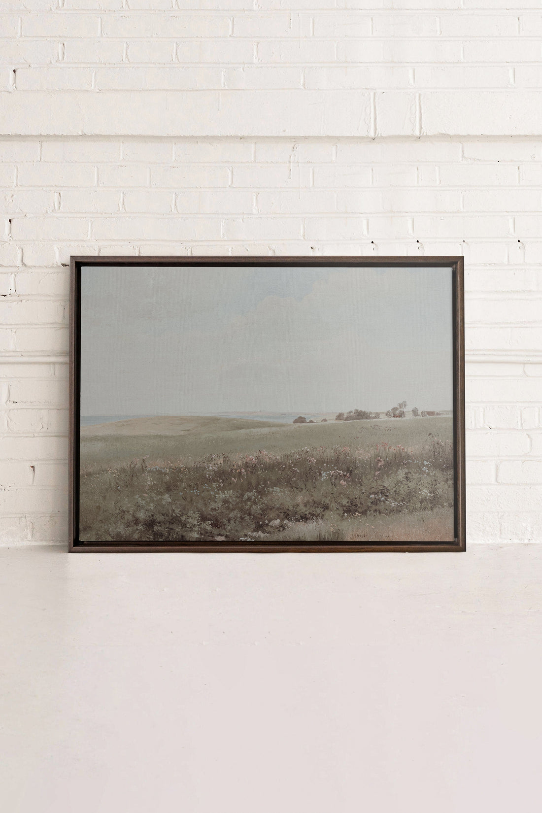OLEKA CANVAS - MUTED GREEN MEADOW, Oeuvre sur toile étirée, encadré Brun Noyer