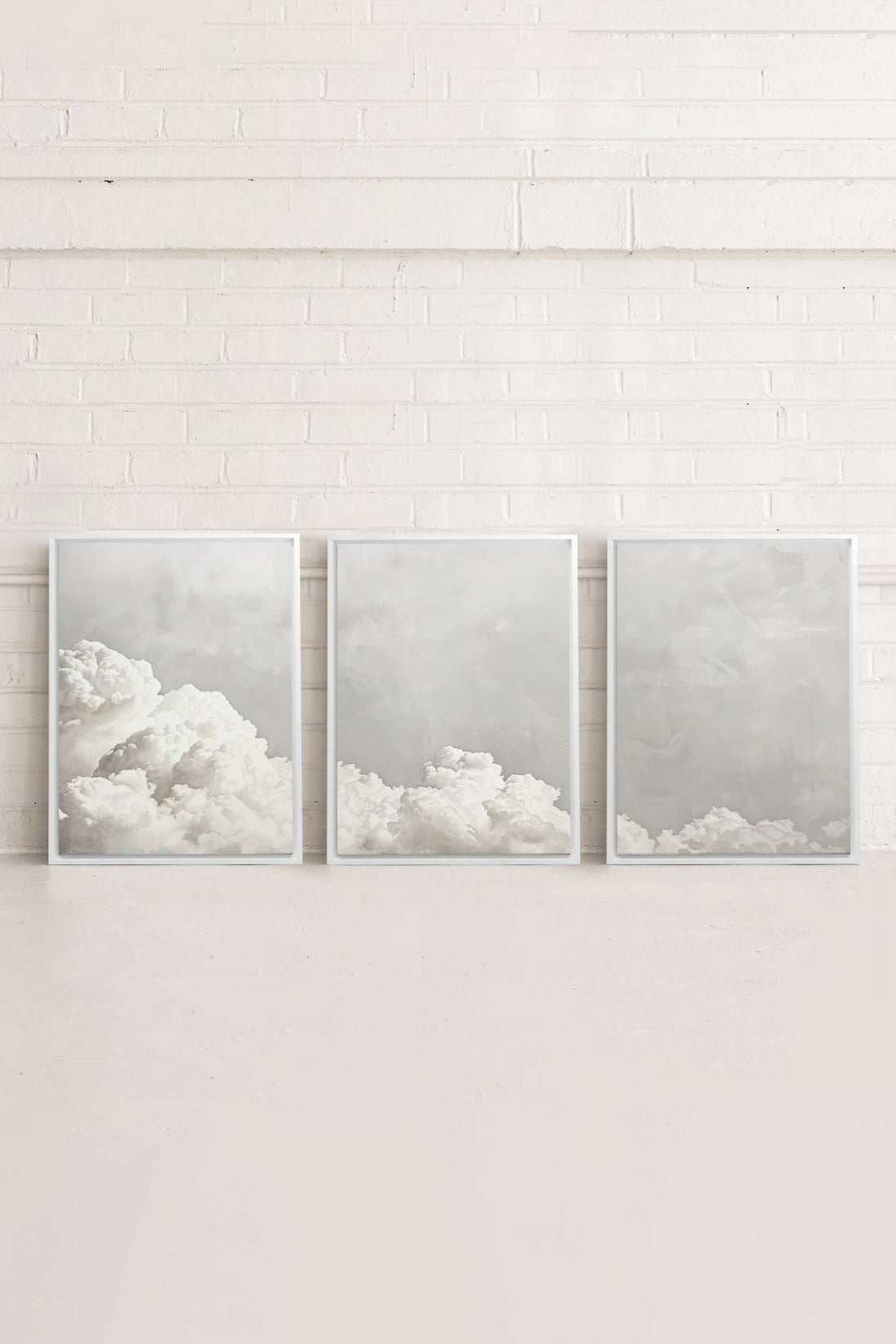 OLEKA CANVAS - ANTIQUE CLOUDSCAPE TRIO, 3 Oeuvres sur toile étirée, encadré Blanc