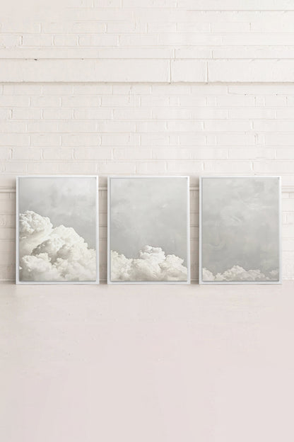 OLEKA CANVAS - ANTIQUE CLOUDSCAPE TRIO, 3 Oeuvres sur toile étirée, encadré Blanc