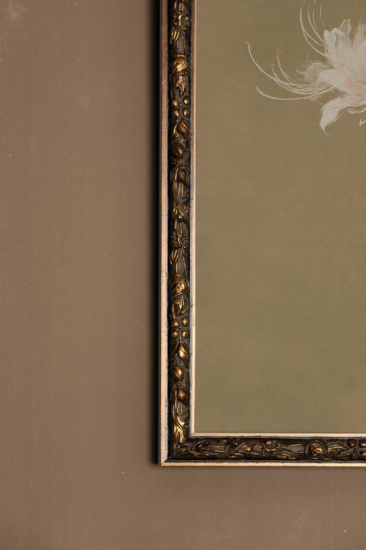 Whispering Bloom, Oeuvre sur toile rigide, encadré Vintage Bronze