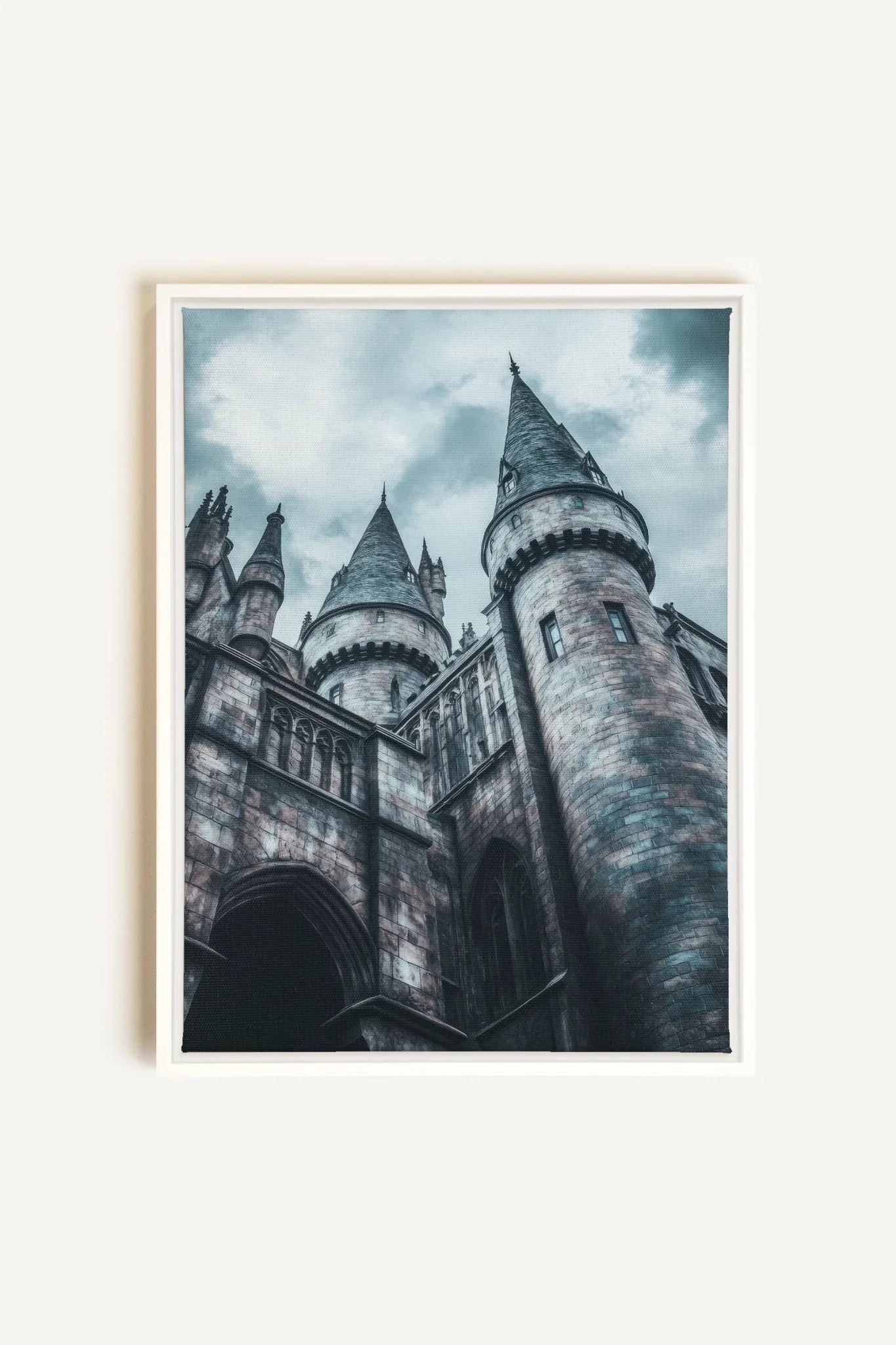 OLEKA CANVAS - CITÉ DES SORCIERS, Oeuvre sur toile étirée, encadré Blanc