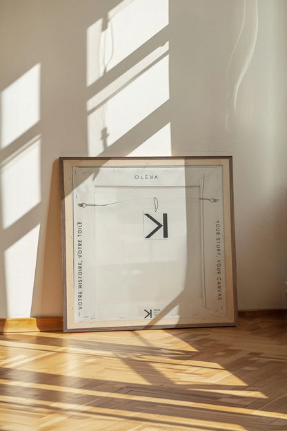 OLEKA CANVAS - FLOATING PATTERNS, Oeuvre sur toile étirée, encadré Blanc