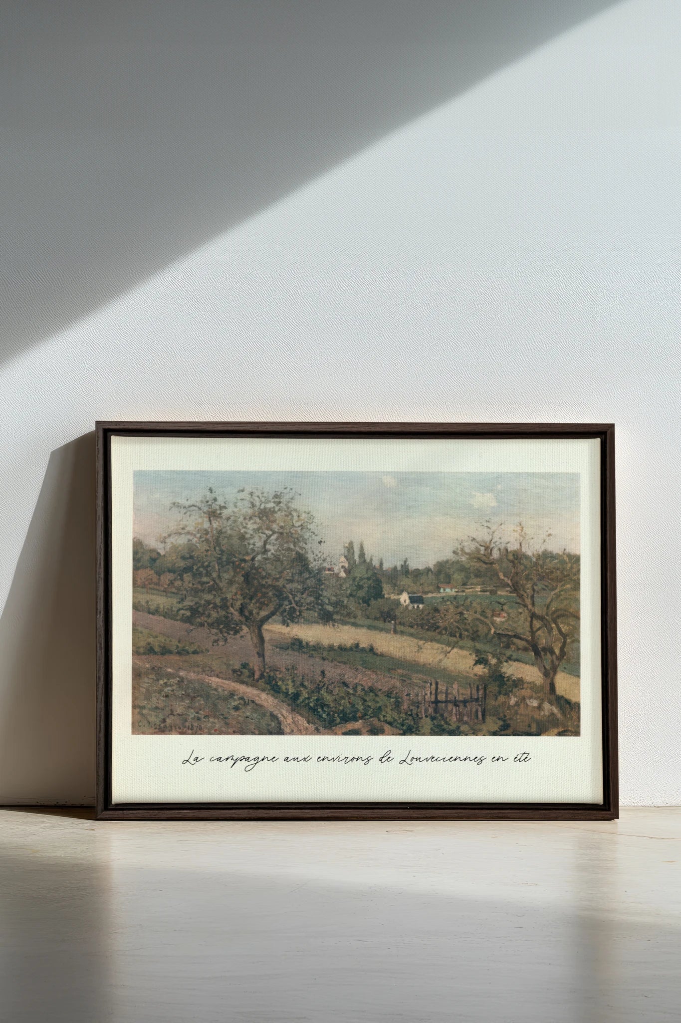LOUVECIENNES EN ÉTÉ, Oeuvre sur toile étirée, encadré Brun Noyer