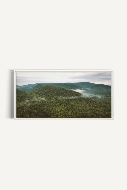 MONTAGNES VERTES, Oeuvre sur toile étirée, encadré Blanc