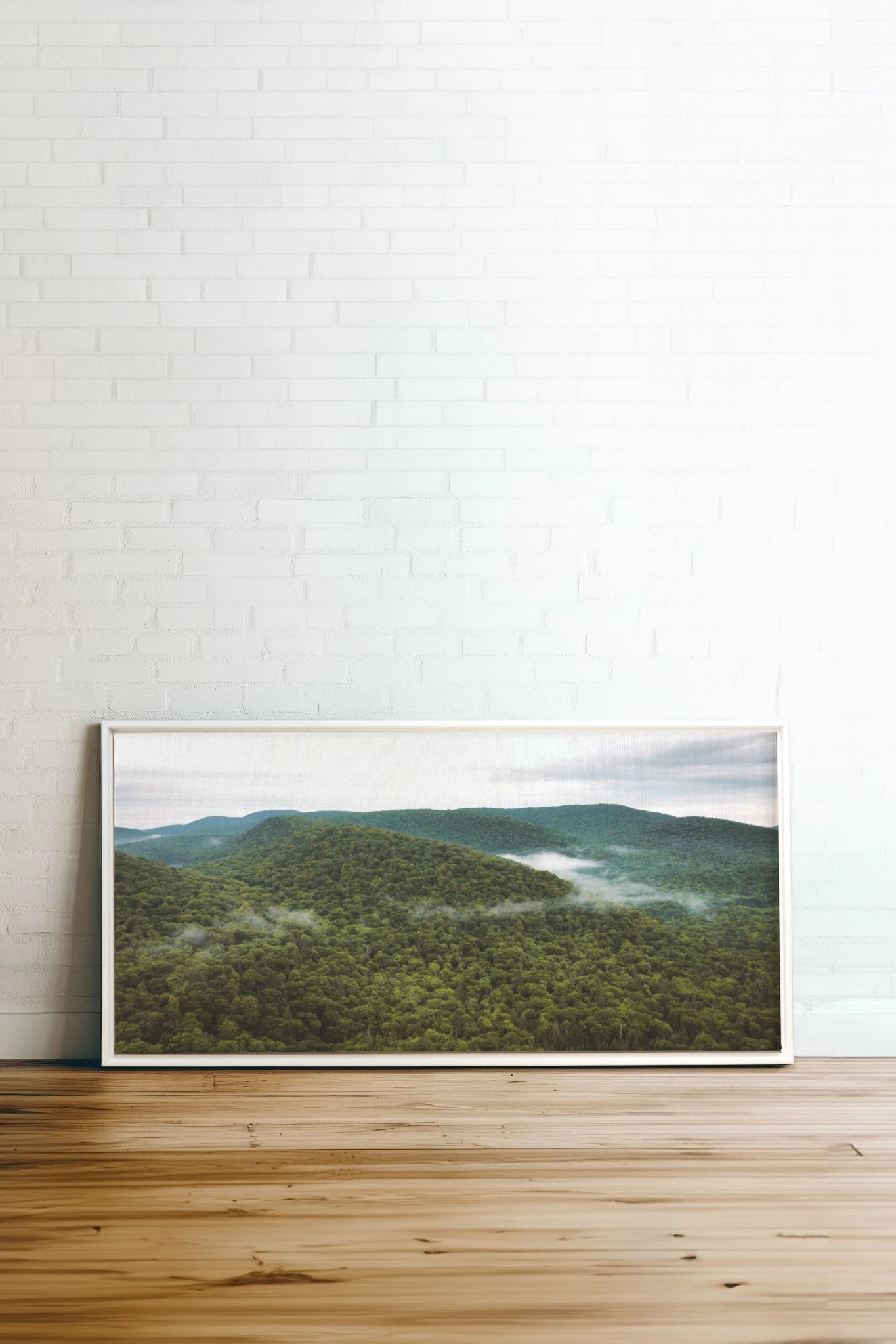 MONTAGNES VERTES, Oeuvre sur toile étirée, encadré Blanc