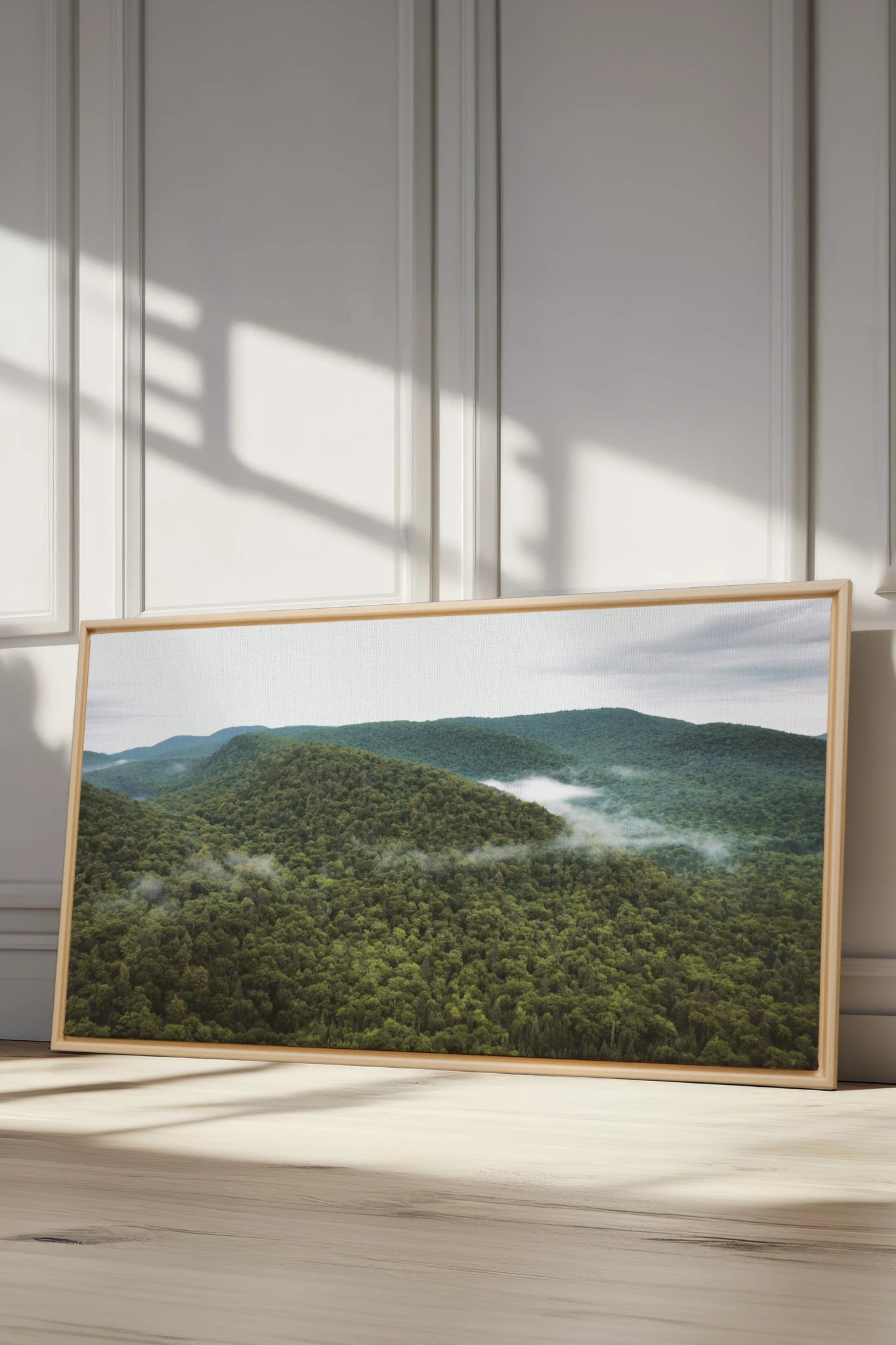 MONTAGNES VERTES, Oeuvre sur toile étirée, encadré Naturel Clair