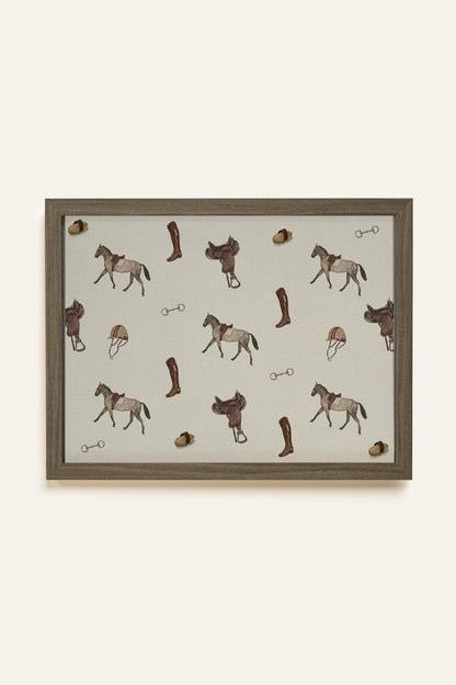 MOTIF ÉQUESTRE, Oeuvre sur toile rigide, encadré brun chêne